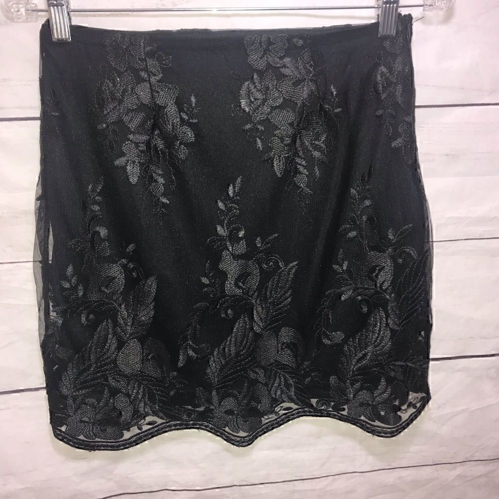Fashion Nova Black Lace Overlay Mini Skirt-Large